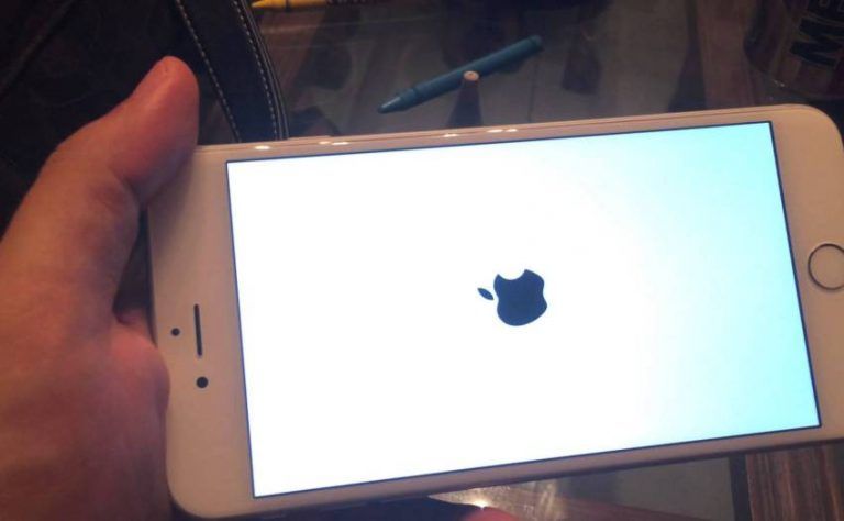 iPhone Stuck Logo