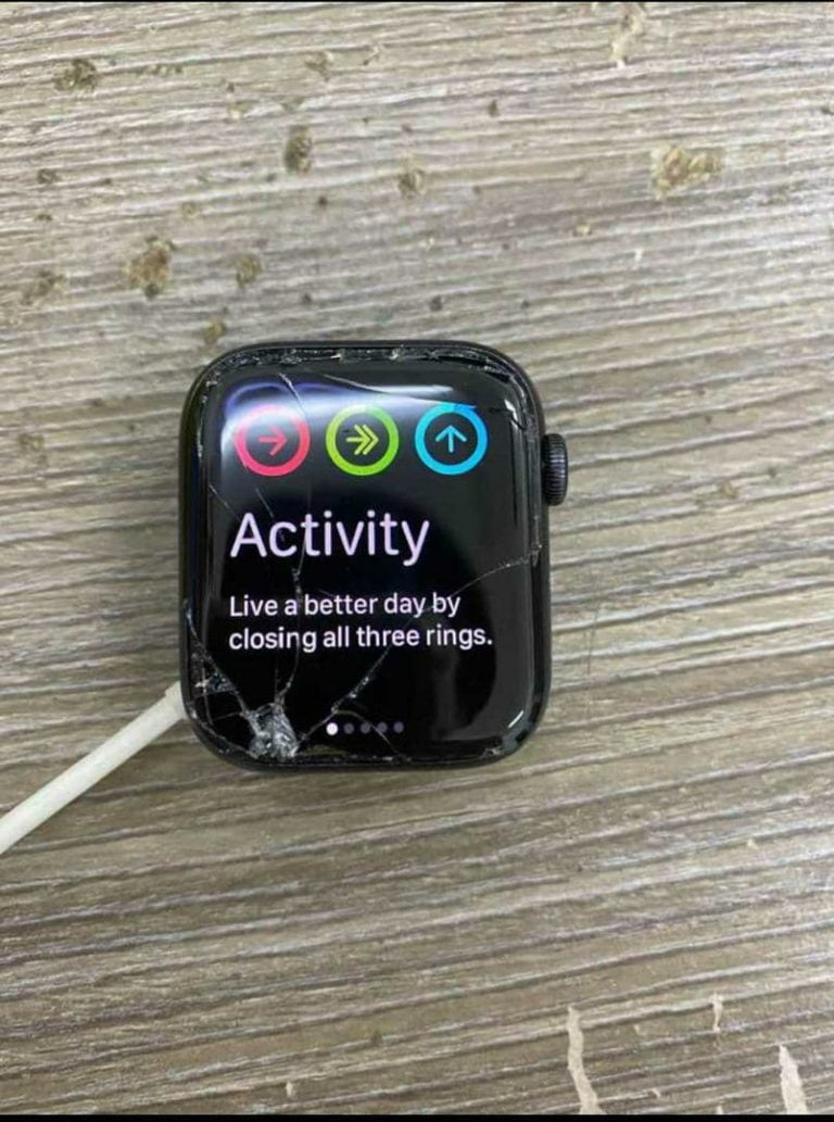Apple Watch Cracked Screen Repair at iPro Kuala Lumpur