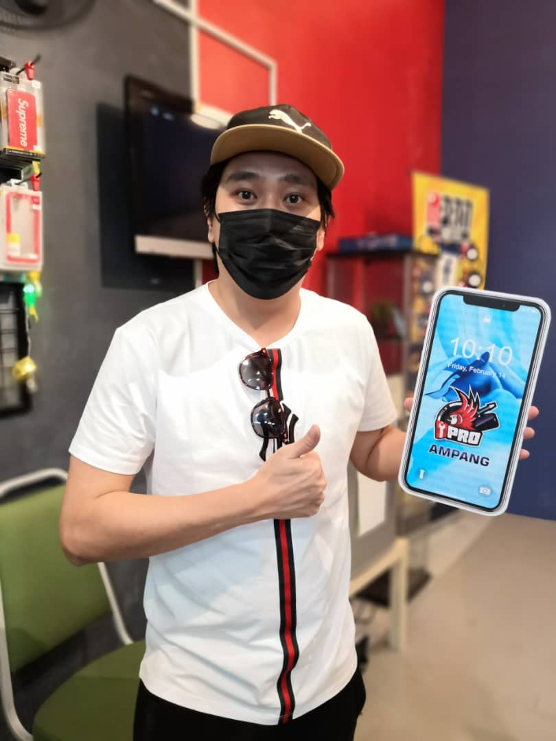 iPhone X OLED Display Replacement at iPro KL