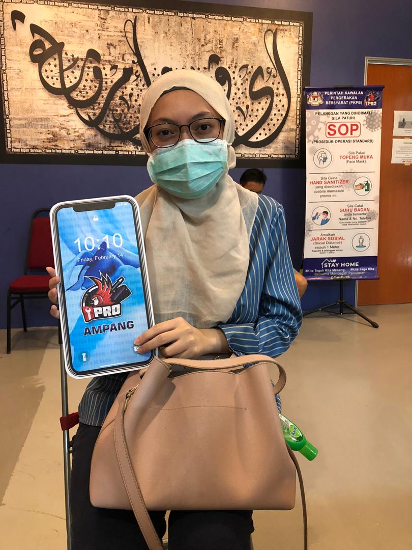 iPhone X OLED Display Replacement at iPro KL