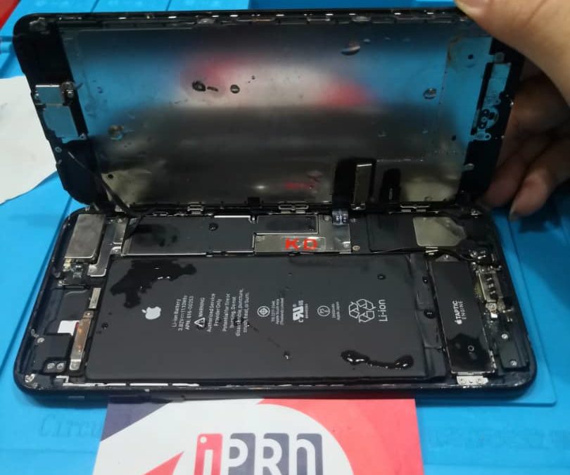 iPhone 7 Plus Water Damage at iPro KL