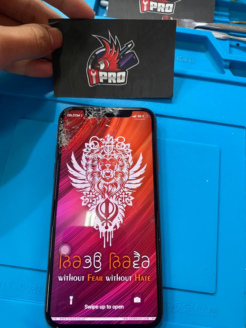 iPhone Xs OLED Screen Replacement At iPro Ampang