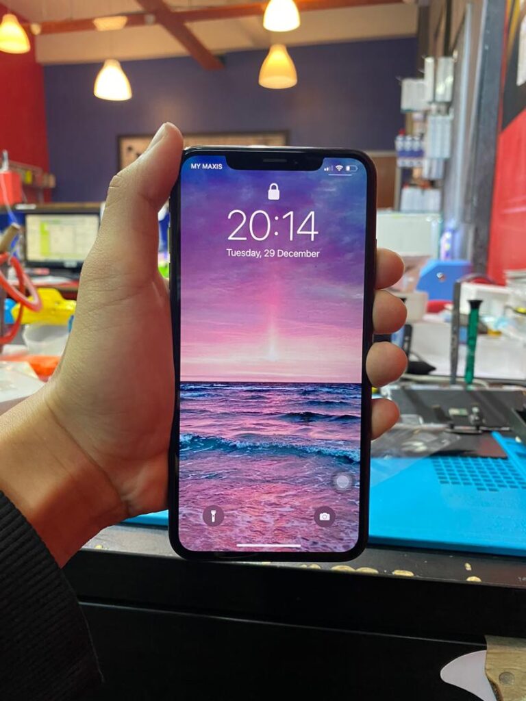 iPhone Xs Max OLED Screen Repair At iPro Ampang