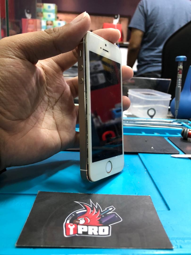 iPhone 5s Bloated Battery And Screen Crack Repair At iPro Ampang