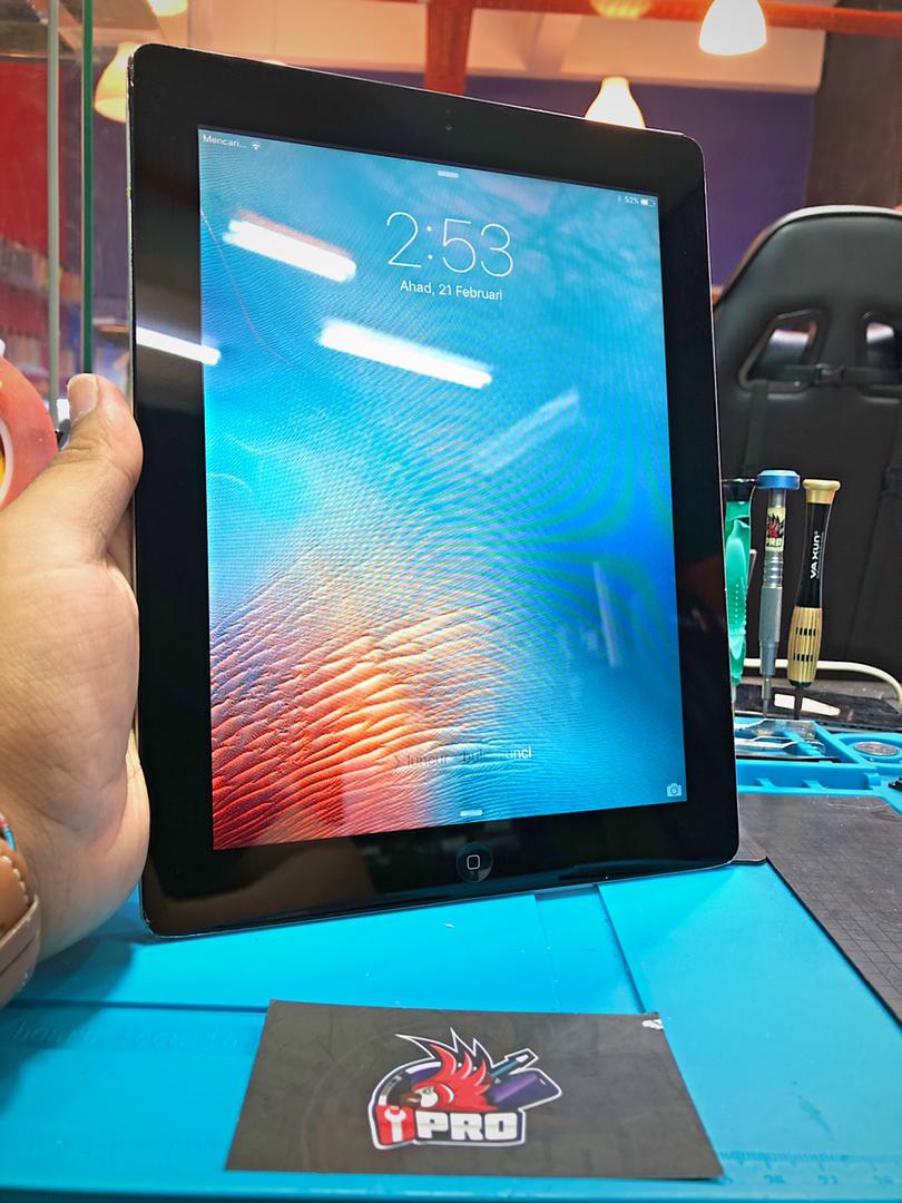 iPad 2 Cracked Screen Repair At iPro Ampang