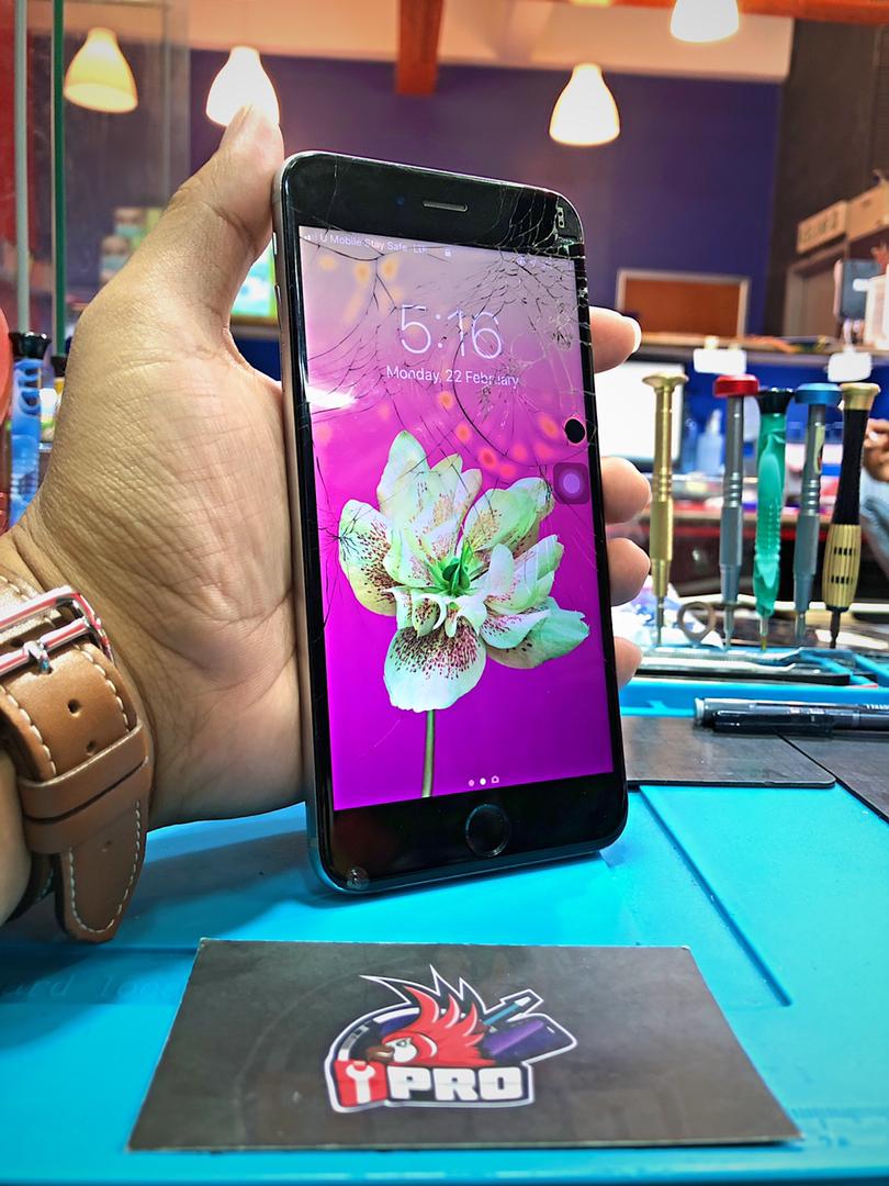iPhone 6 Plus Screen Crack Replacement At iPro Ampang
