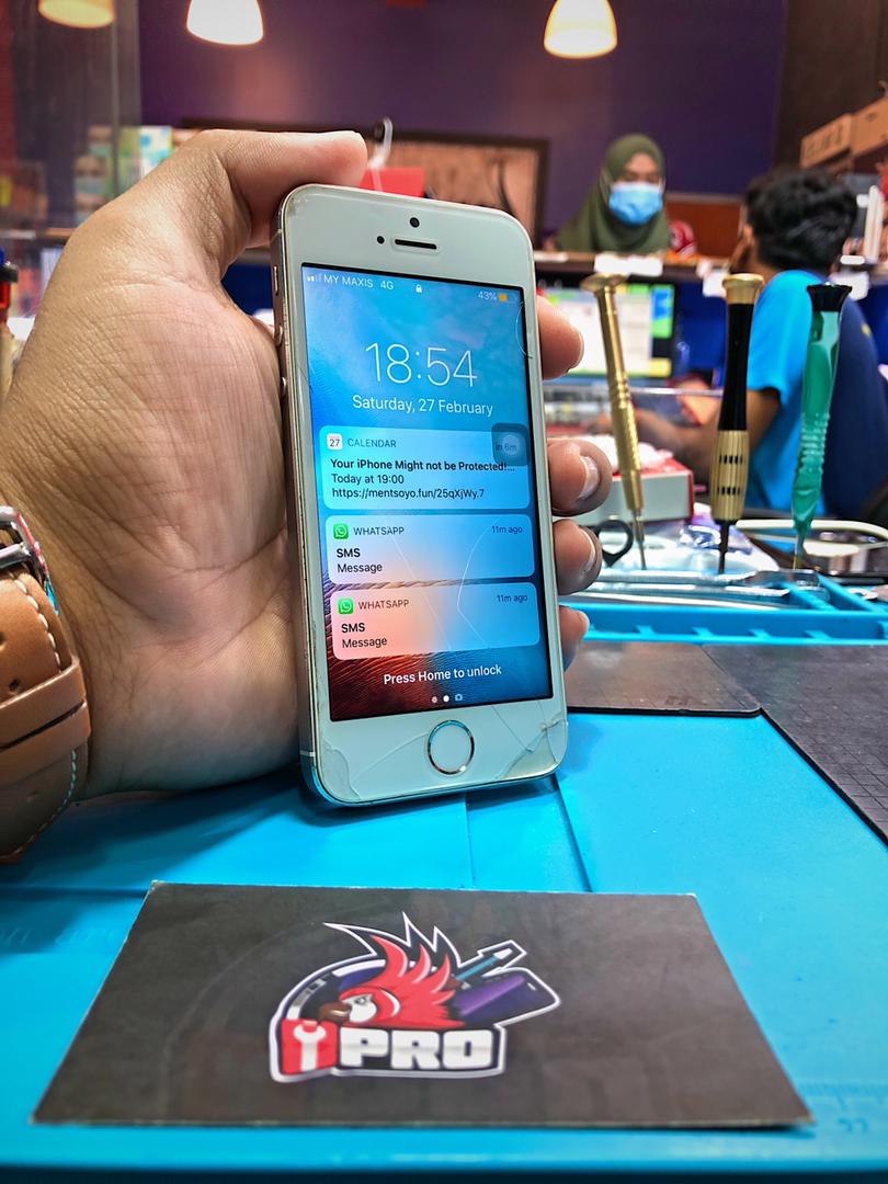 iPhone 5s Crack Screen Replacement At iPro Ampang