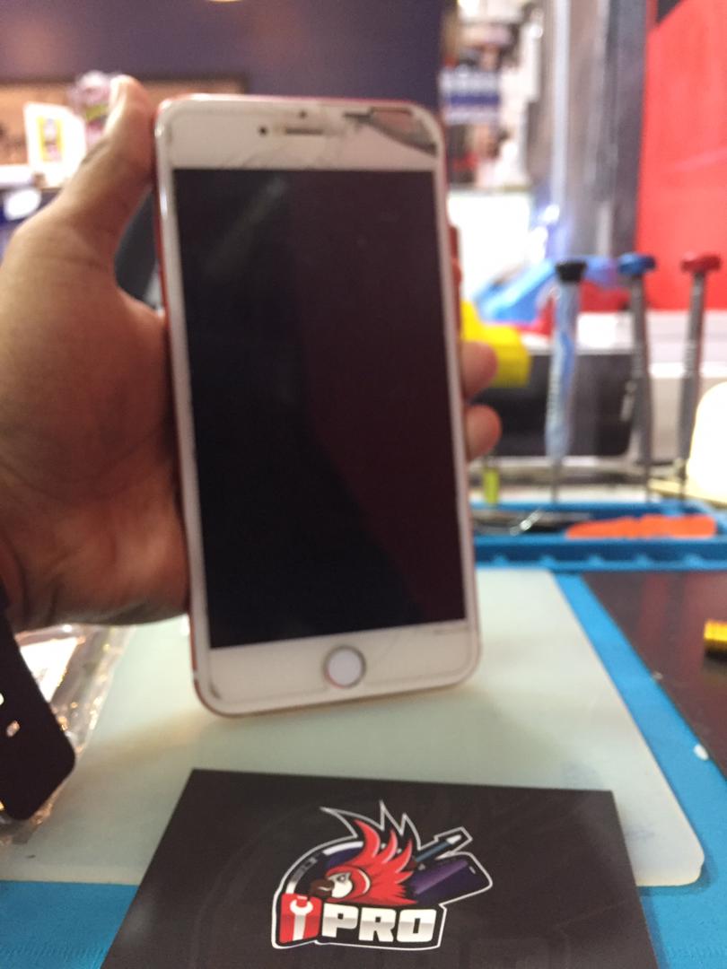 iPhone 6s Screen Crack Repair At Ampang