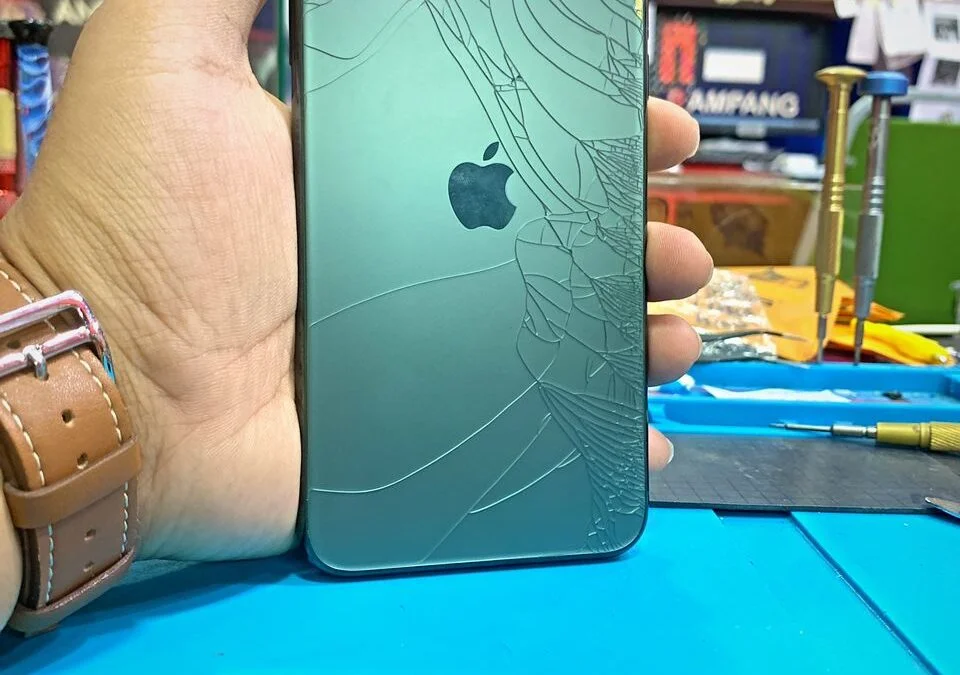 Repair iPhone 12 Pro Max Backglass Crack In KL - iPRO Ampang KL