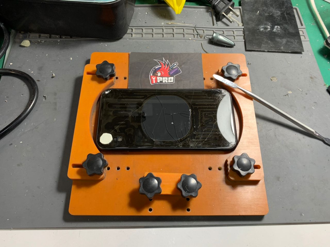 Repair iPhone Xr Cracked Backglass