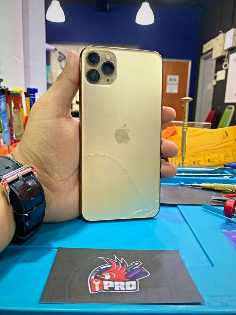 iPhone 11 Pro Max Crack Backglass Replacement