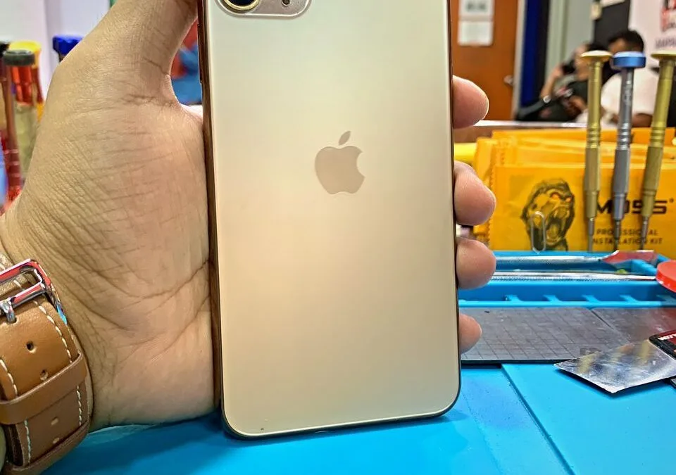 Repair iPhone 12 Pro Max Backglass Crack In KL - iPRO Ampang KL