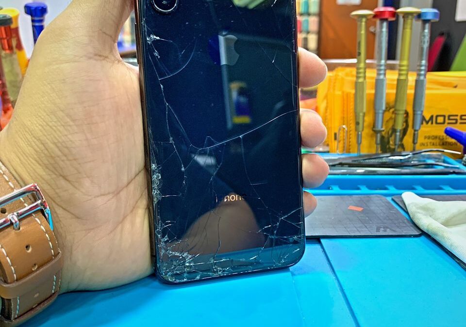 Repair iPhone X Backglass Crack In KL
