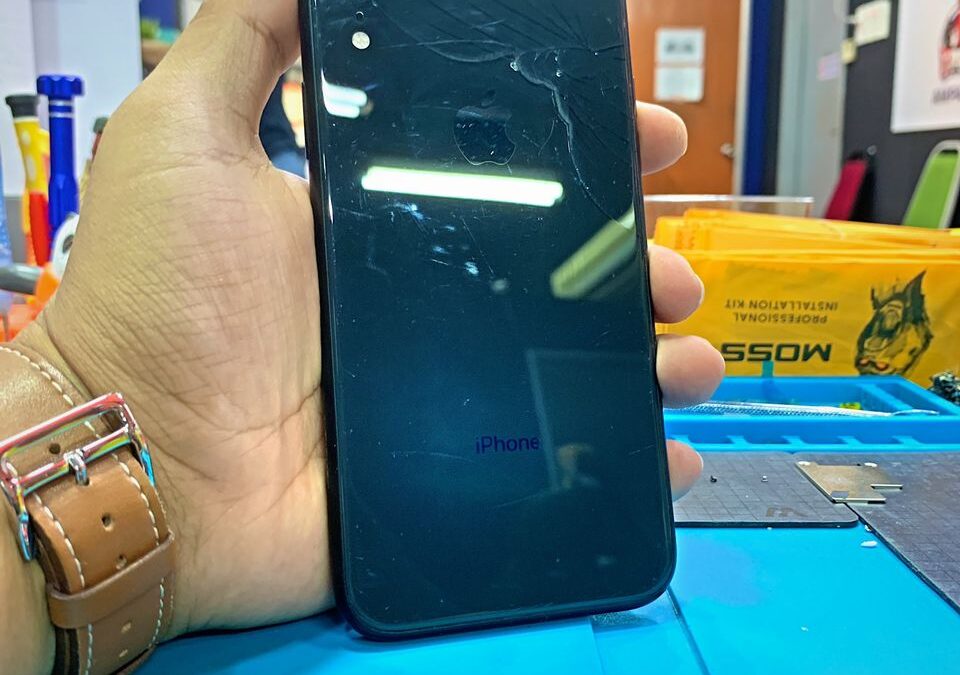 Replace iPhone Xr Cracked Backglass In KL