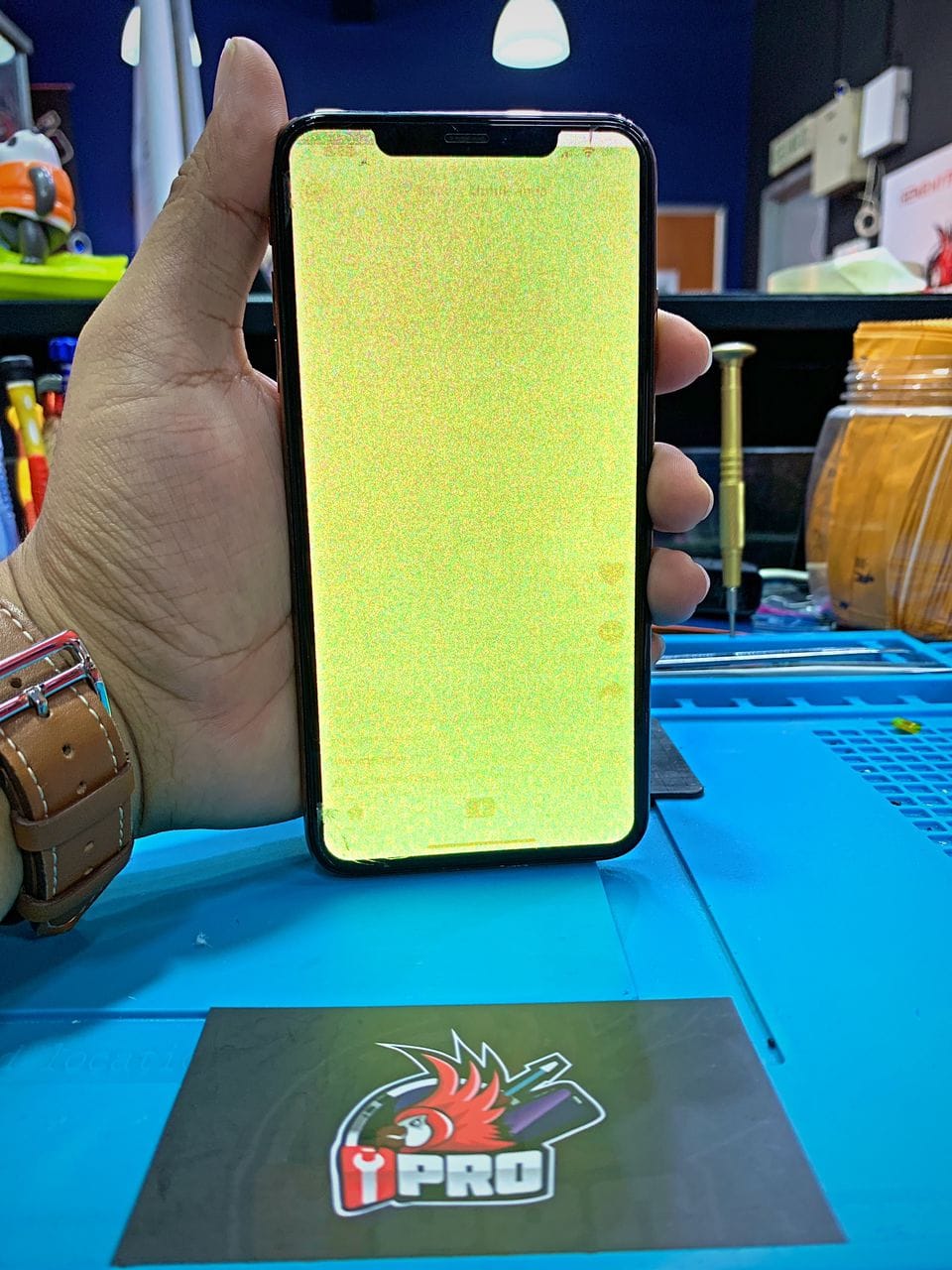 Repair iPhone Xs Max Screen In KL iPRO Ampang KL