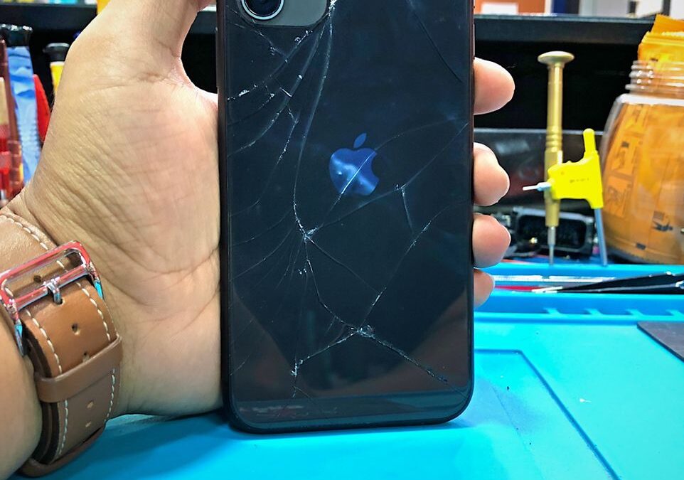 Repair iPhone 11 Backglass Crack
