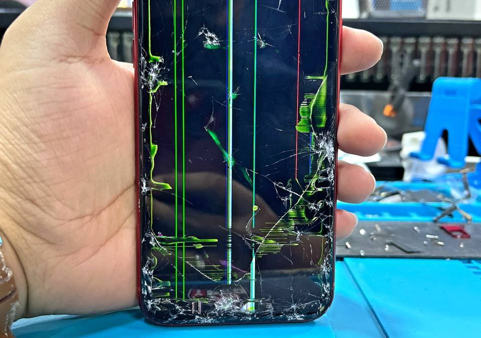 Repair iPhone Xr Screen Crack In KL
