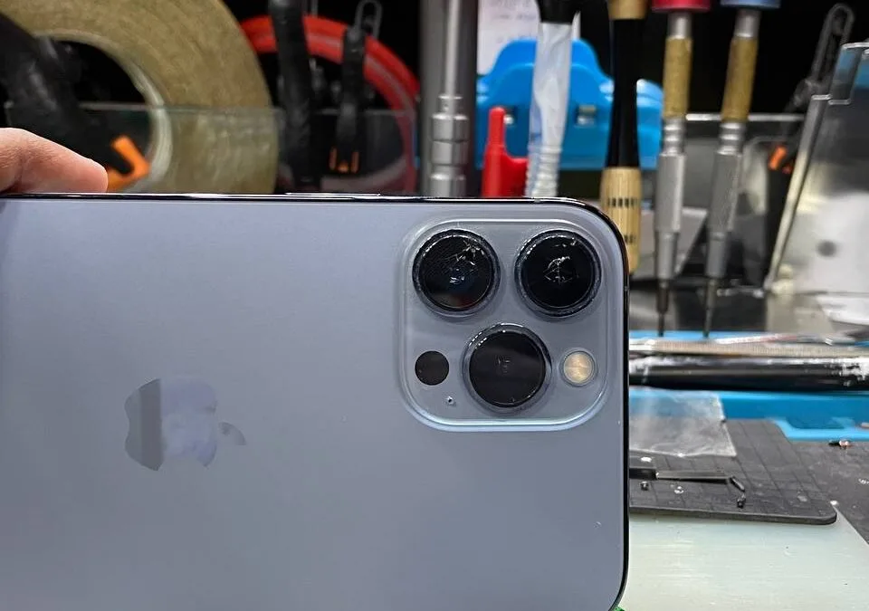 iphone 11 pro camera lens broken