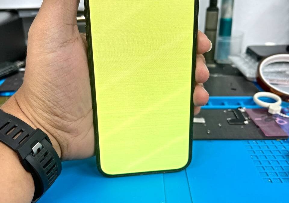Repair iPhone Yellow Screen in Ampang 30 minutes