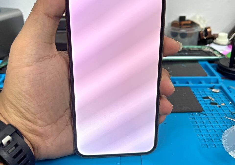 Repair iPhone White Screen Problem 30 Minutes in Ampang