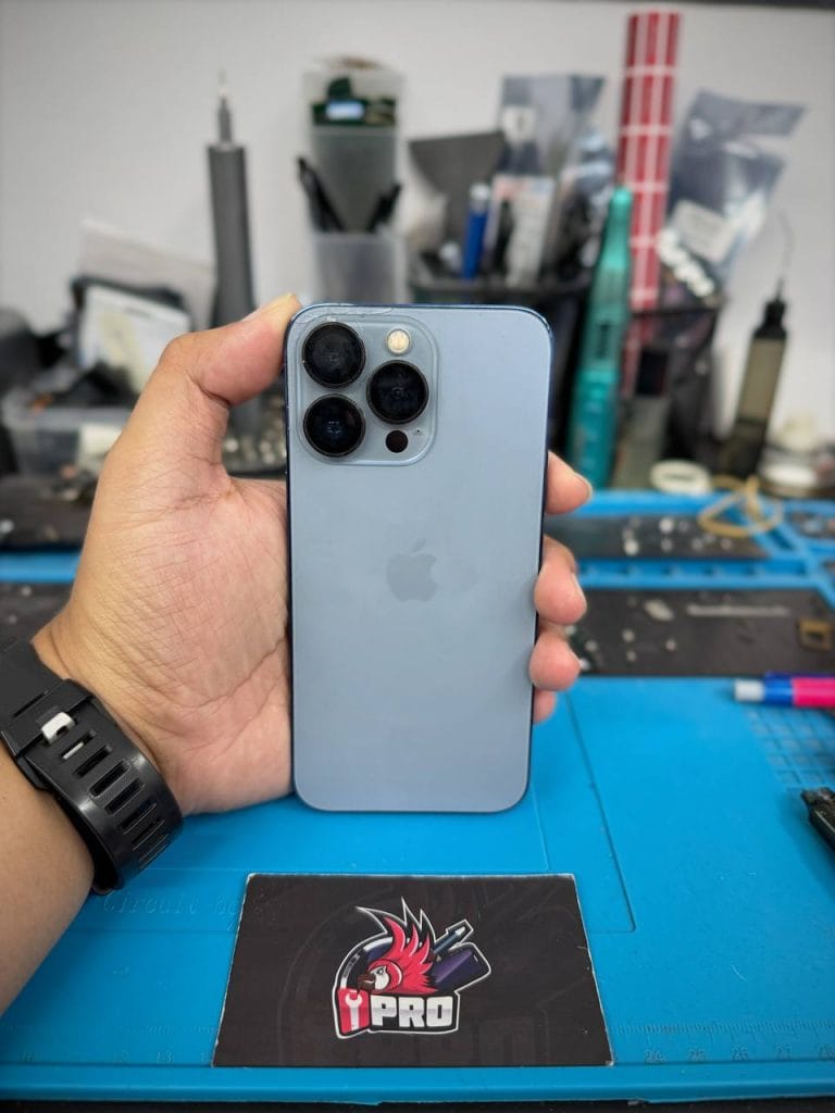 Before replace iPhone backglass 