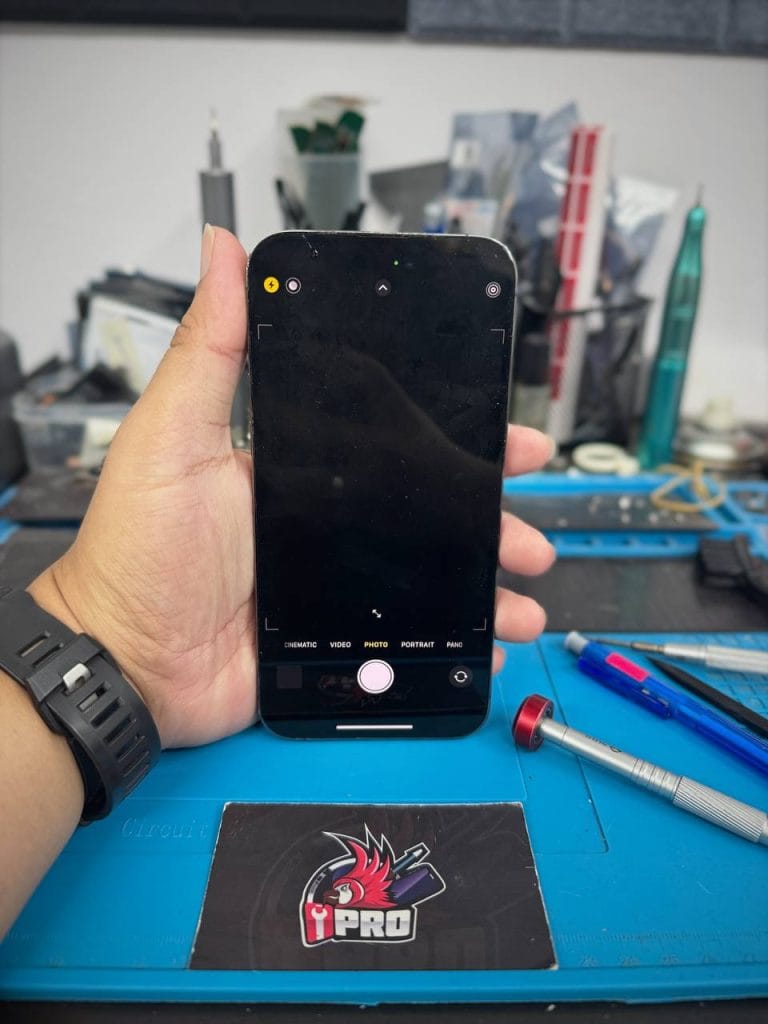 iPhone 14 Pro Max Front Camera blank