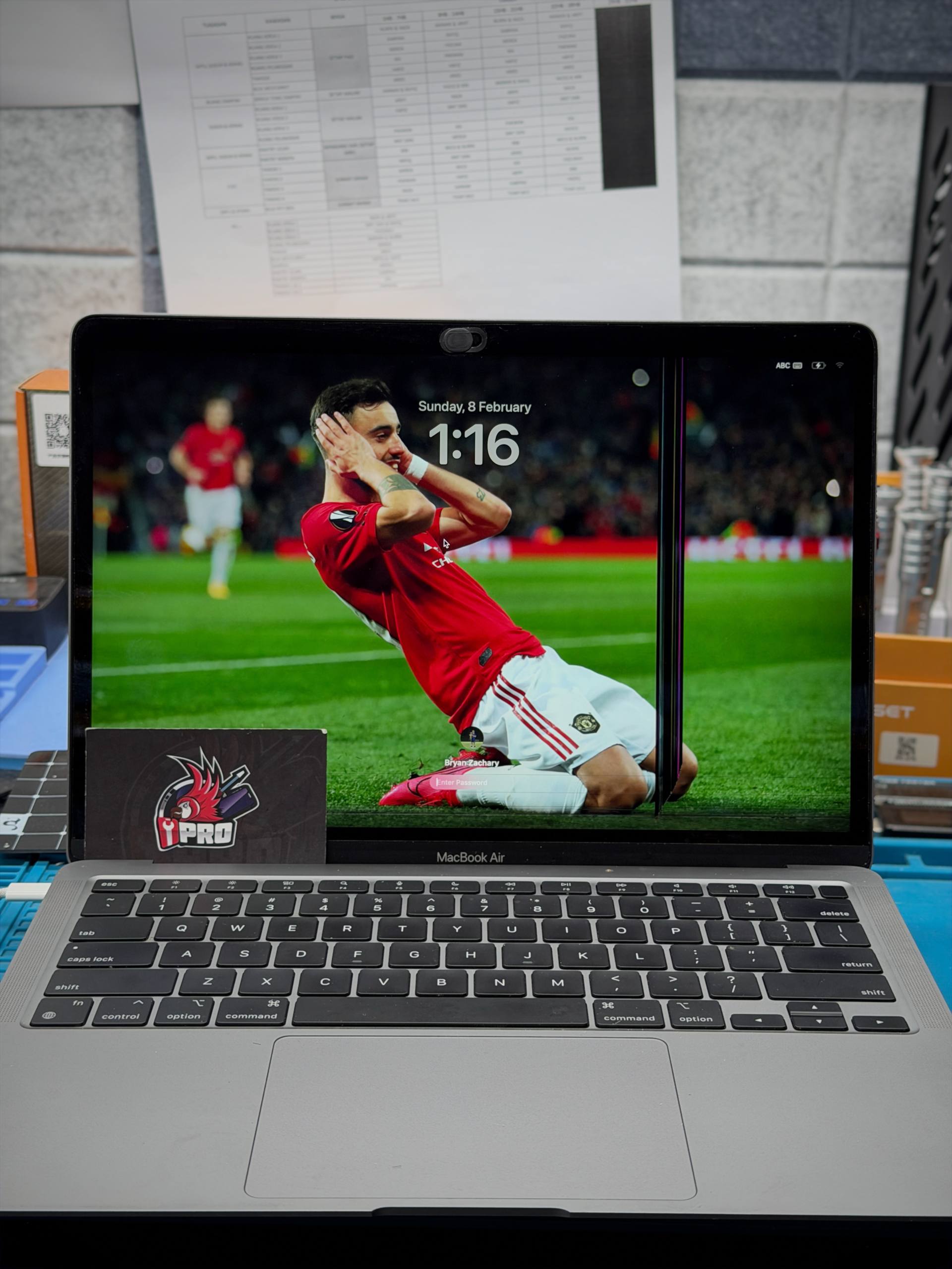 Replace macbook screen in KL 